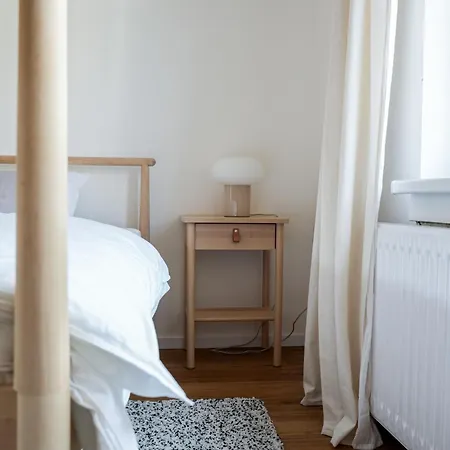 Cely V Rodinnem Dome S Vanou A Krbem Appartement *